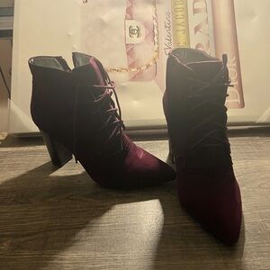 Tahari Suede Mid Calf Bootie sz. 10